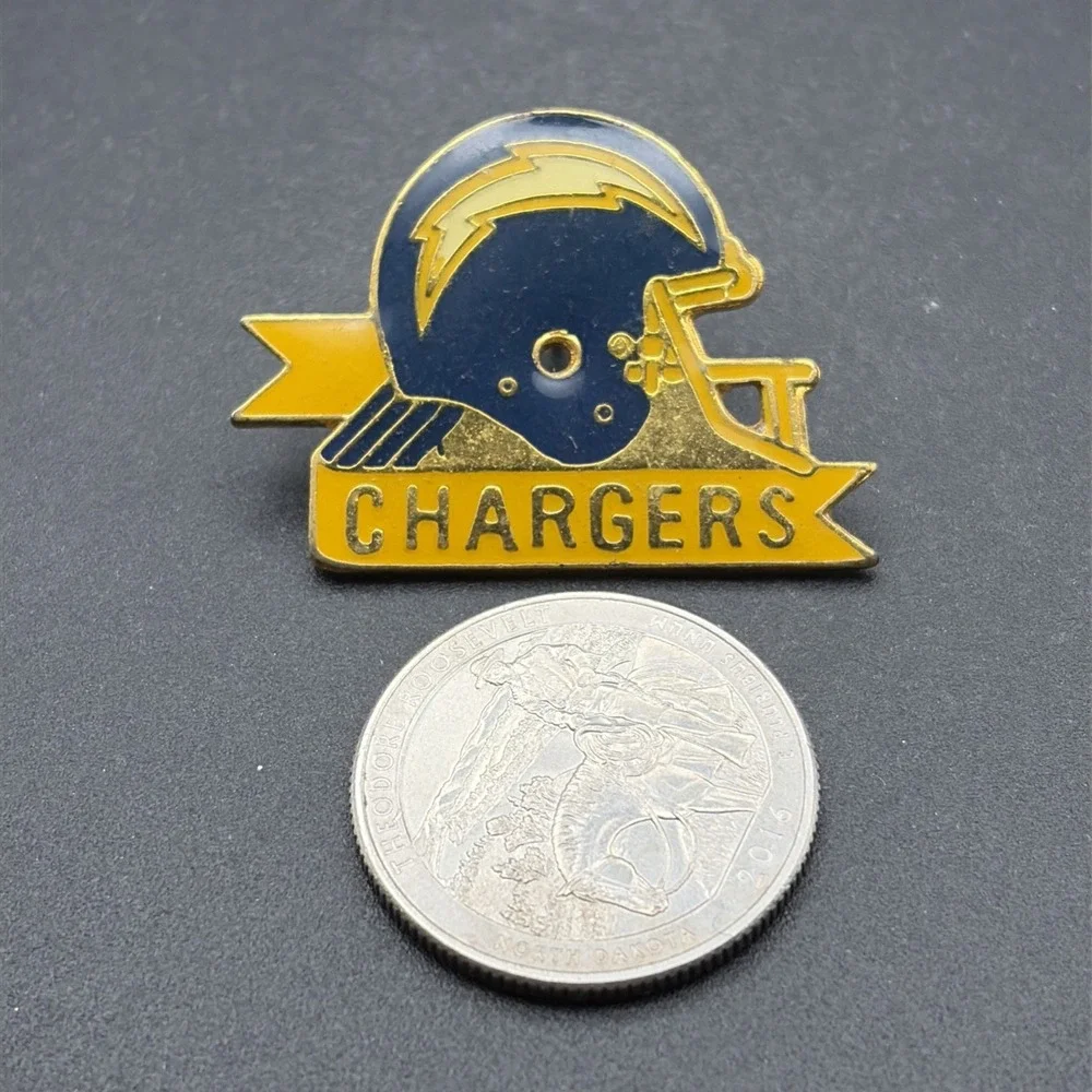 Vintage San Diego‎ Chargers Helmet NFL Football Lapel Hat Pin